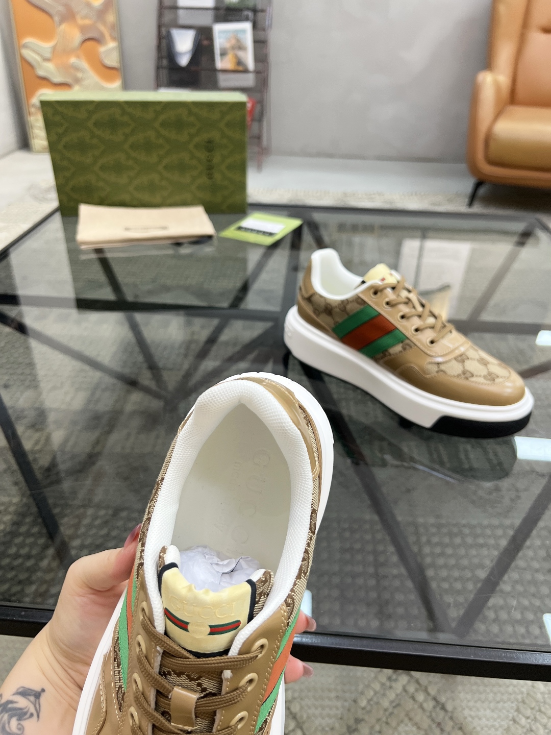  G 🔍顶级代购🇮🇹 古 炸街男神新品来袭，超人气爆款专柜新款，原厂配置意大利进口牛皮搭配印花布面料，高