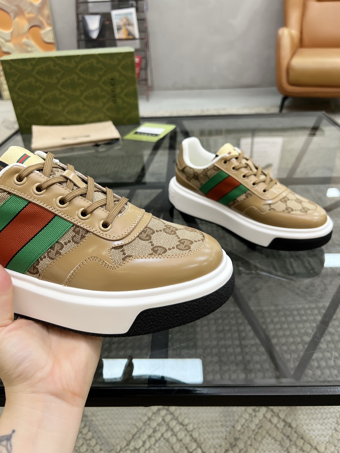  G 🔍顶级代购🇮🇹 古 炸街男神新品来袭，超人气爆款专柜新款，原厂配置意大利进口牛皮搭配印花布面料，高