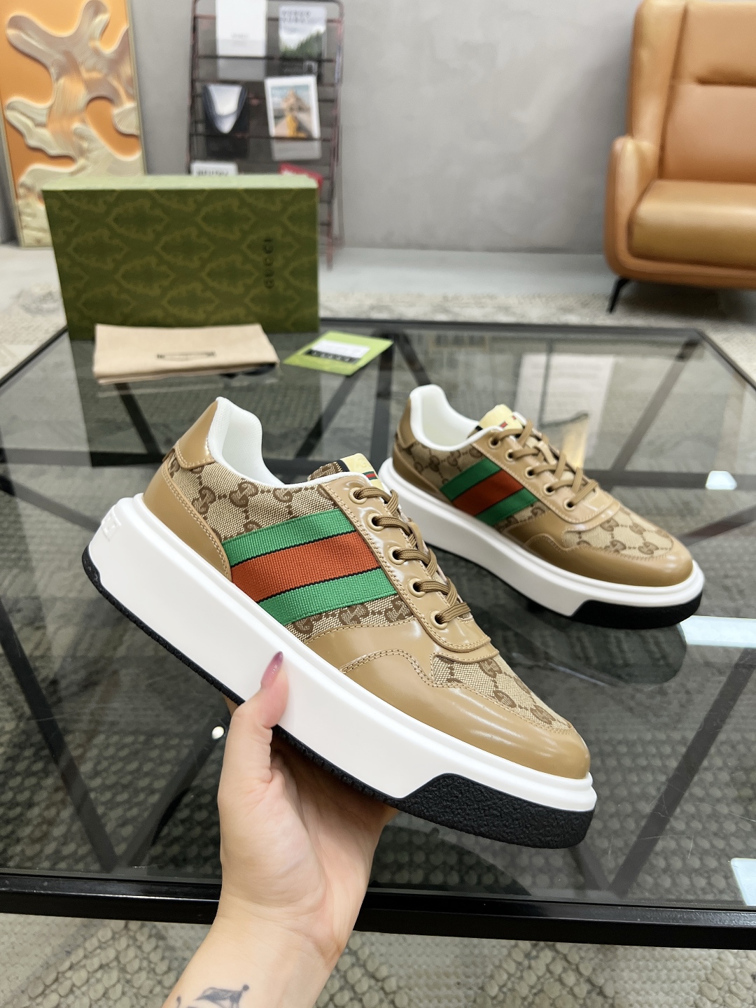  G 🔍顶级代购🇮🇹 古 炸街男神新品来袭，超人气爆款专柜新款，原厂配置意大利进口牛皮搭配印花布面料，高