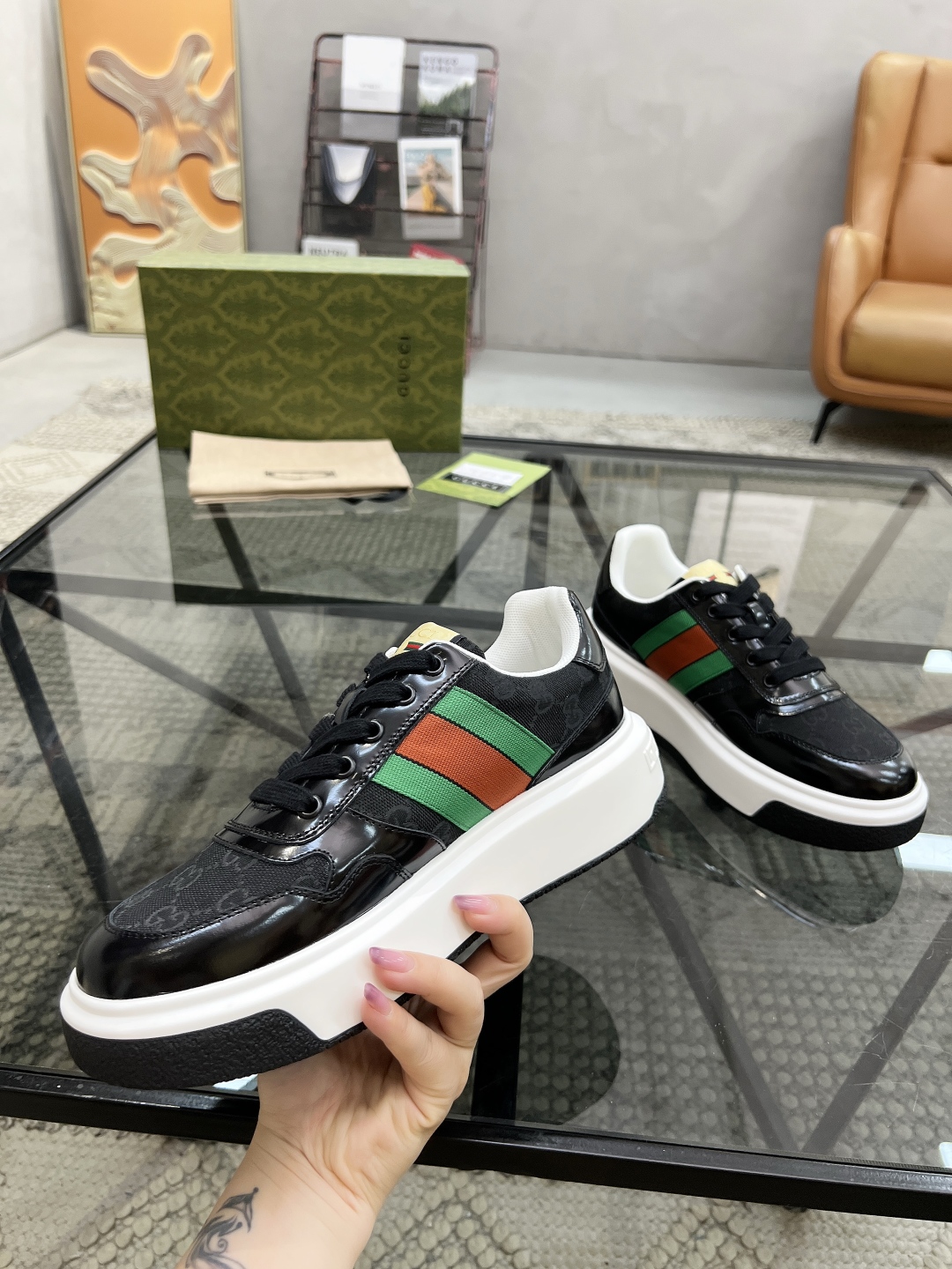  G 🔍顶级代购🇮🇹 古 炸街男神新品来袭，超人气爆款专柜新款，原厂配置意大利进口牛皮搭配印花布面料，高