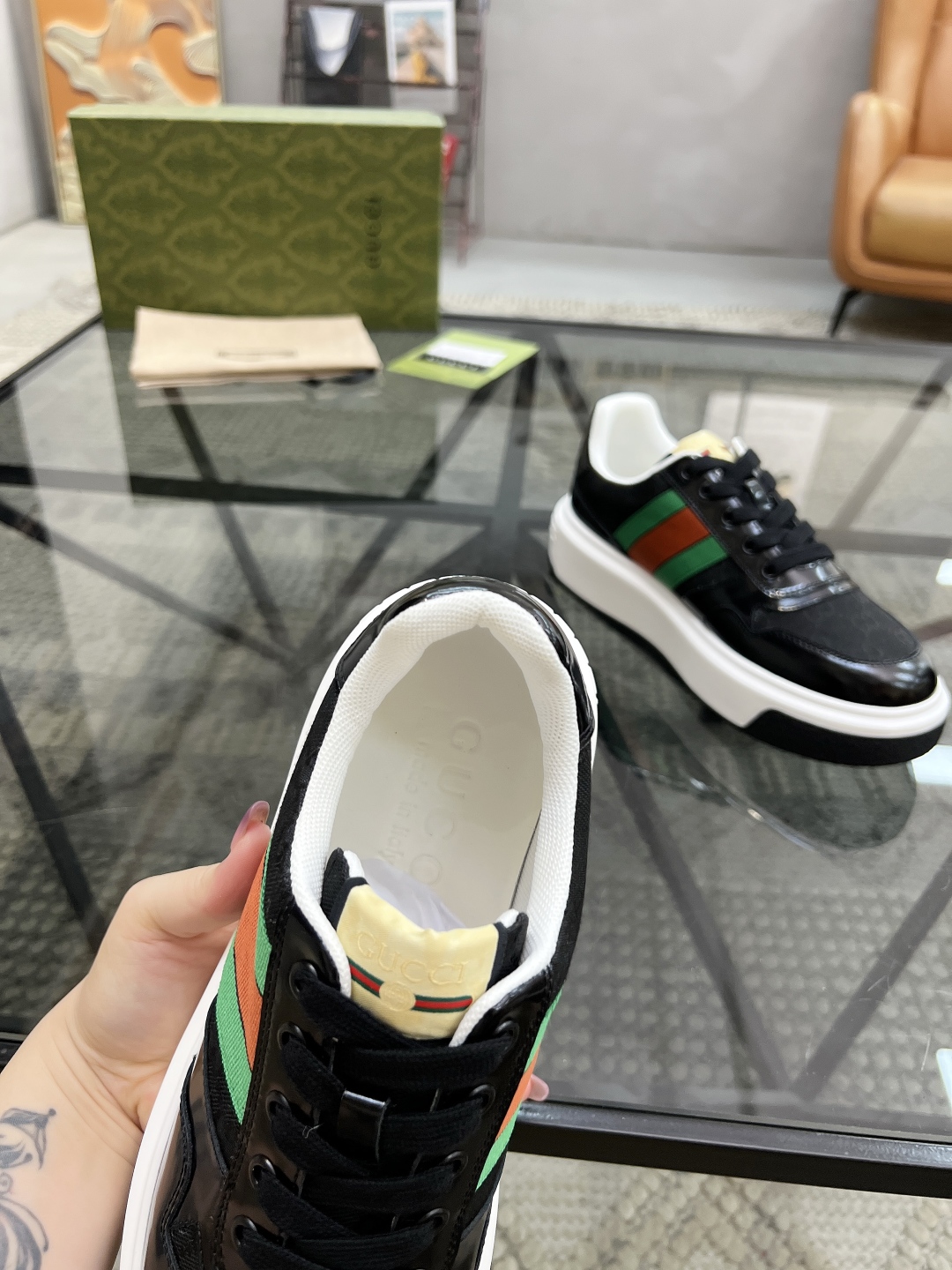  G 🔍顶级代购🇮🇹 古 炸街男神新品来袭，超人气爆款专柜新款，原厂配置意大利进口牛皮搭配印花布面料，高