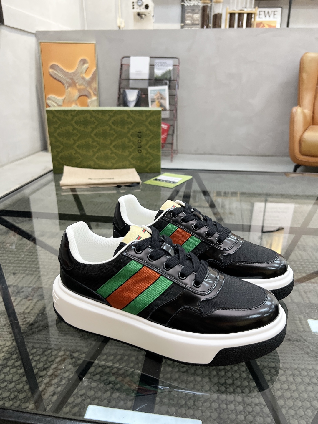  G 🔍顶级代购🇮🇹 古 炸街男神新品来袭，超人气爆款专柜新款，原厂配置意大利进口牛皮搭配印花布面料，高
