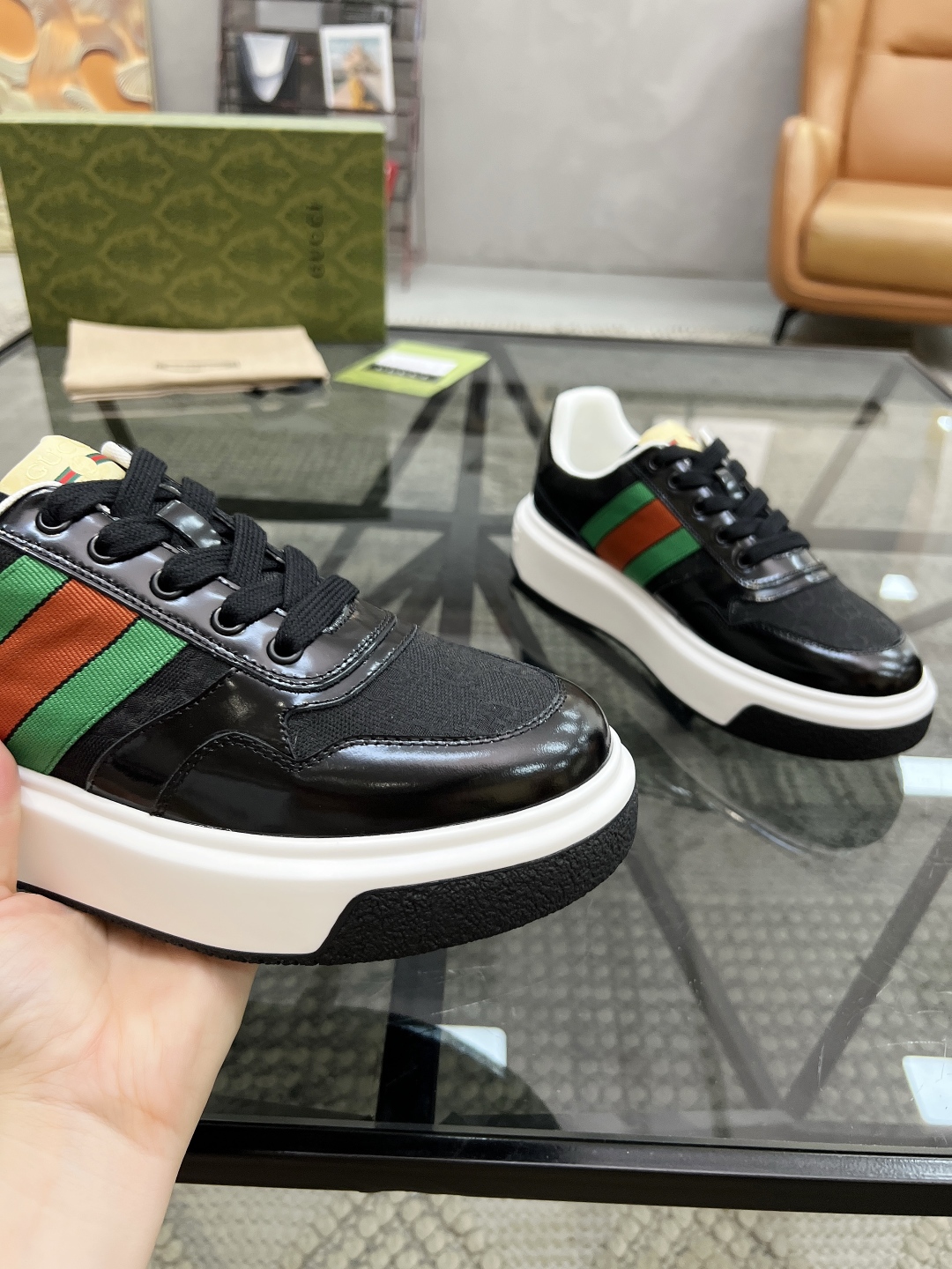  G 🔍顶级代购🇮🇹 古 炸街男神新品来袭，超人气爆款专柜新款，原厂配置意大利进口牛皮搭配印花布面料，高