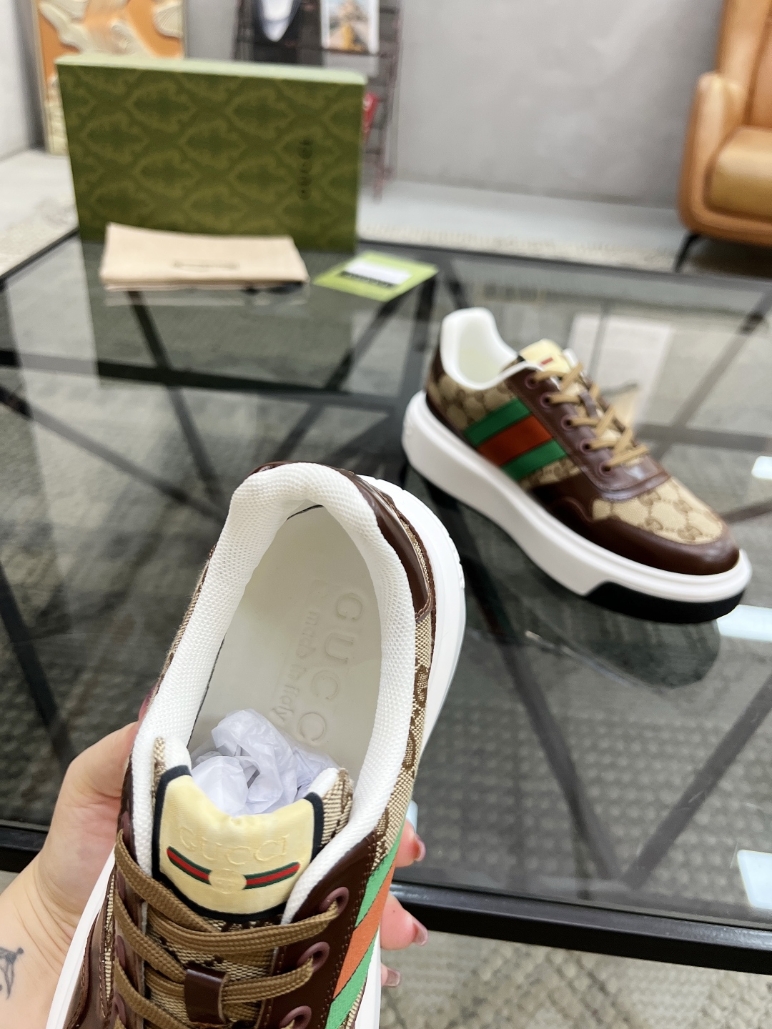  G 🔍顶级代购🇮🇹 古 炸街男神新品来袭，超人气爆款专柜新款，原厂配置意大利进口牛皮搭配印花布面料，高