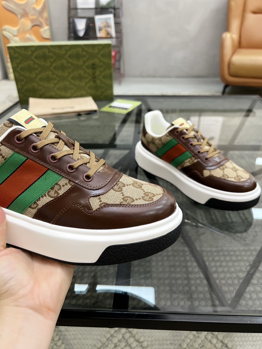  G 🔍顶级代购🇮🇹 古 炸街男神新品来袭，超人气爆款专柜新款，原厂配置意大利进口牛皮搭配印花布面料，高