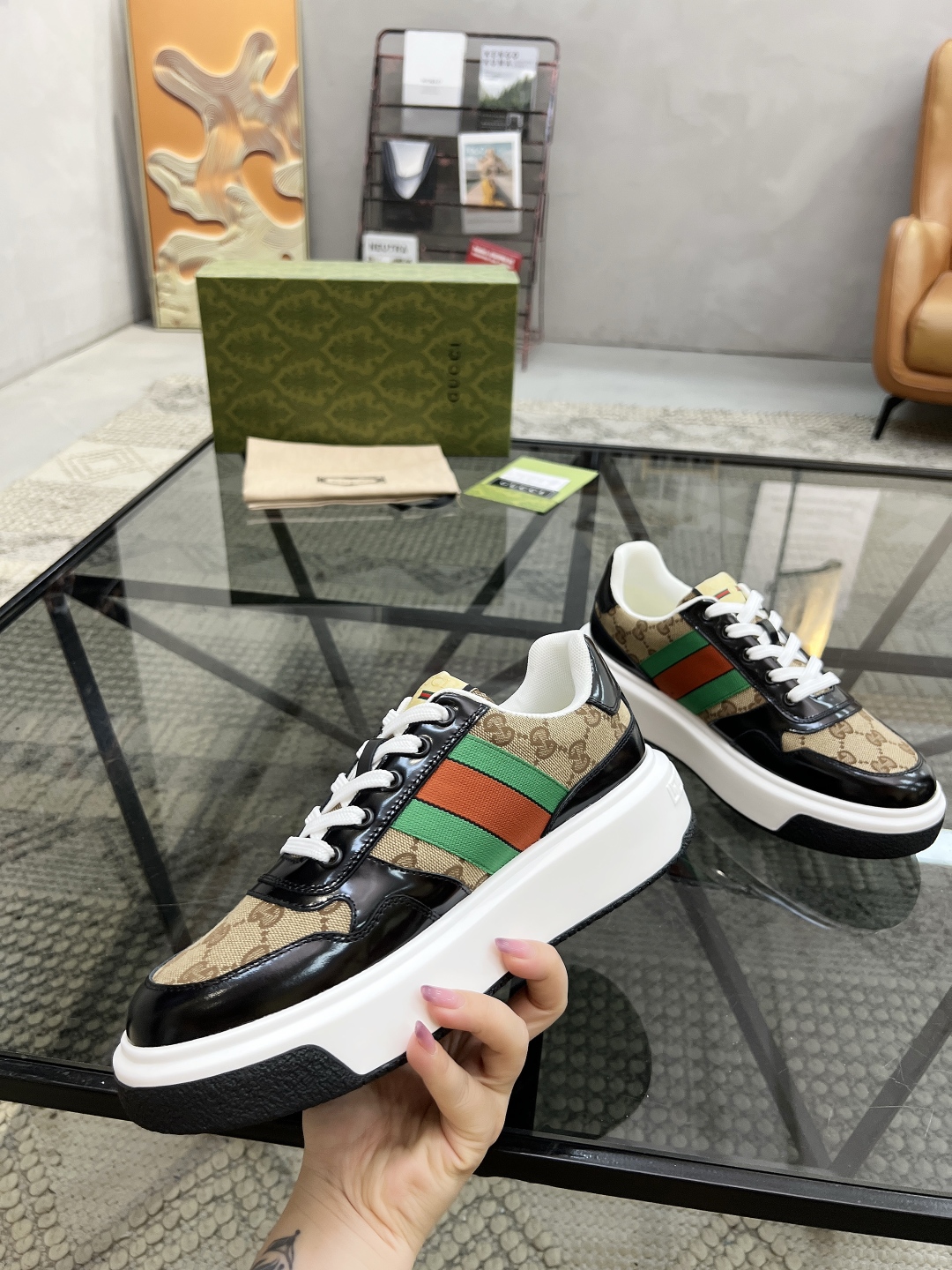  G 🔍顶级代购🇮🇹 古 炸街男神新品来袭，超人气爆款专柜新款，原厂配置意大利进口牛皮搭配印花布面料，高
