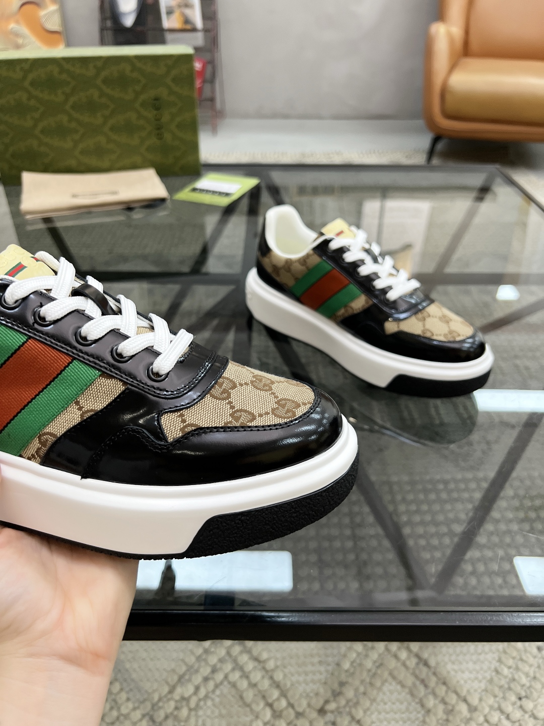  G 🔍顶级代购🇮🇹 古 炸街男神新品来袭，超人气爆款专柜新款，原厂配置意大利进口牛皮搭配印花布面料，高