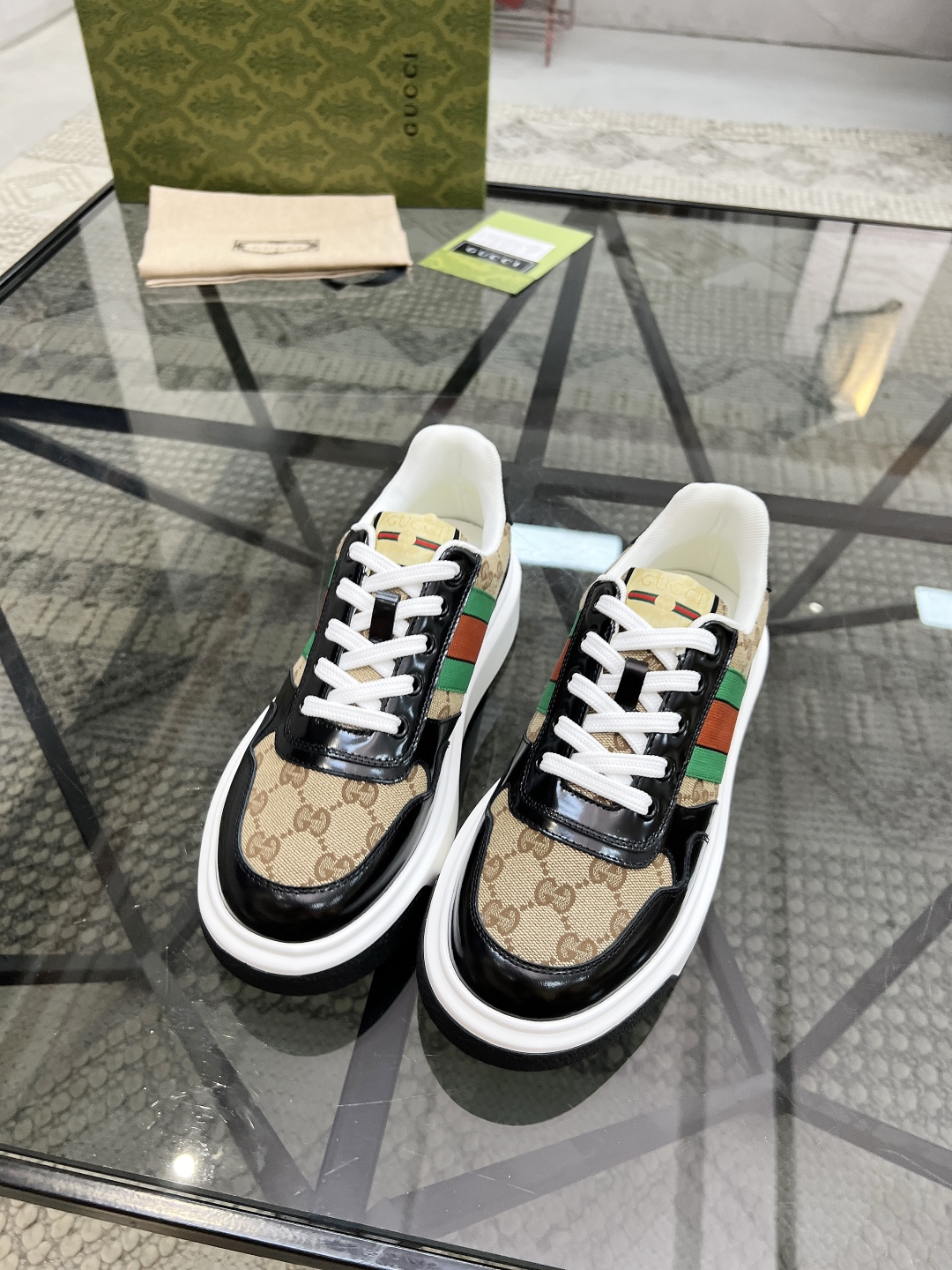  G 🔍顶级代购🇮🇹 古 炸街男神新品来袭，超人气爆款专柜新款，原厂配置意大利进口牛皮搭配印花布面料，高