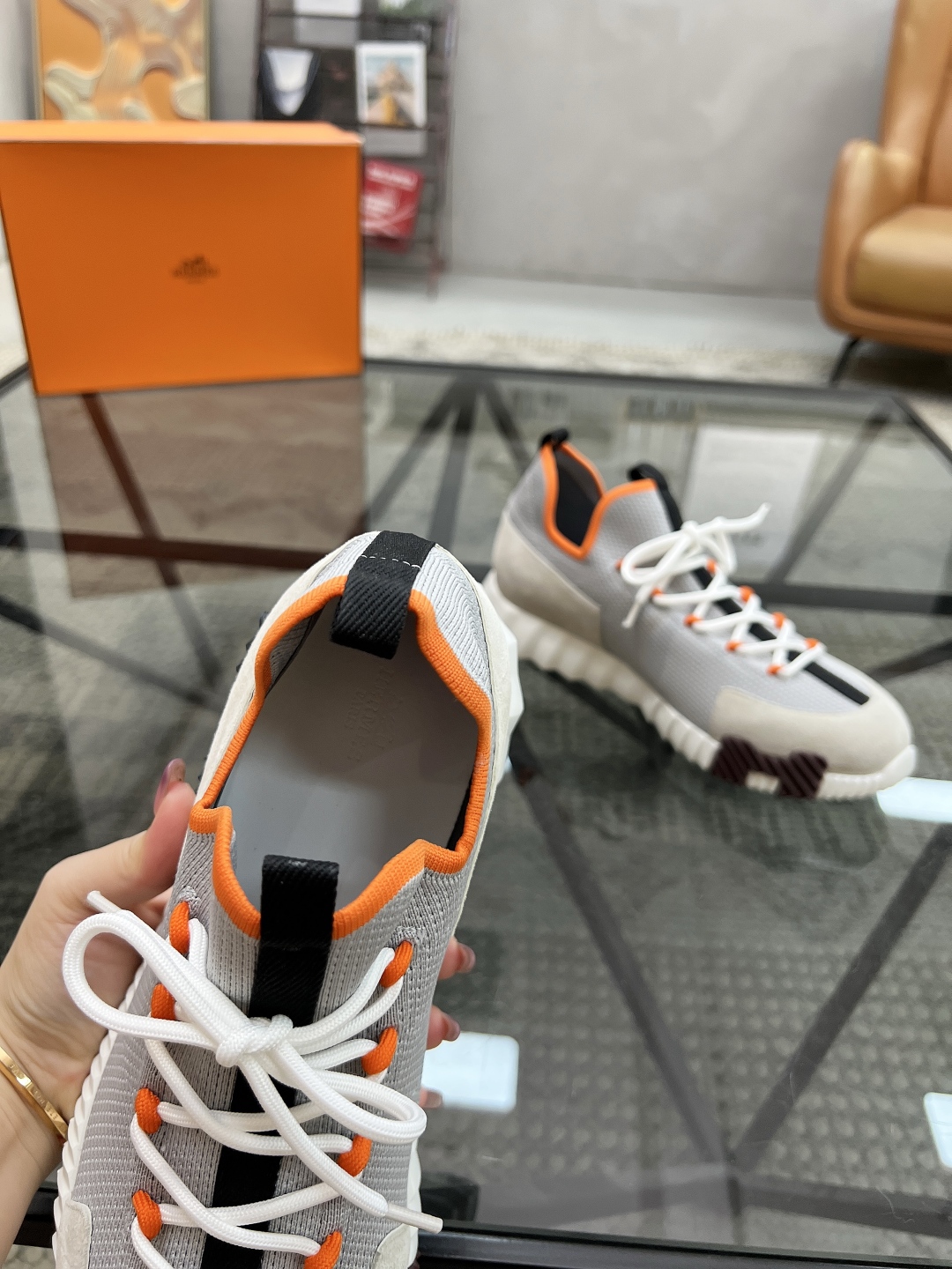  H 🔍顶级代购🇮🇹 爱 超人气男神运动鞋新品来袭专柜同步发售原厂配置，意大利进口原版牛皮搭飞织面料，透