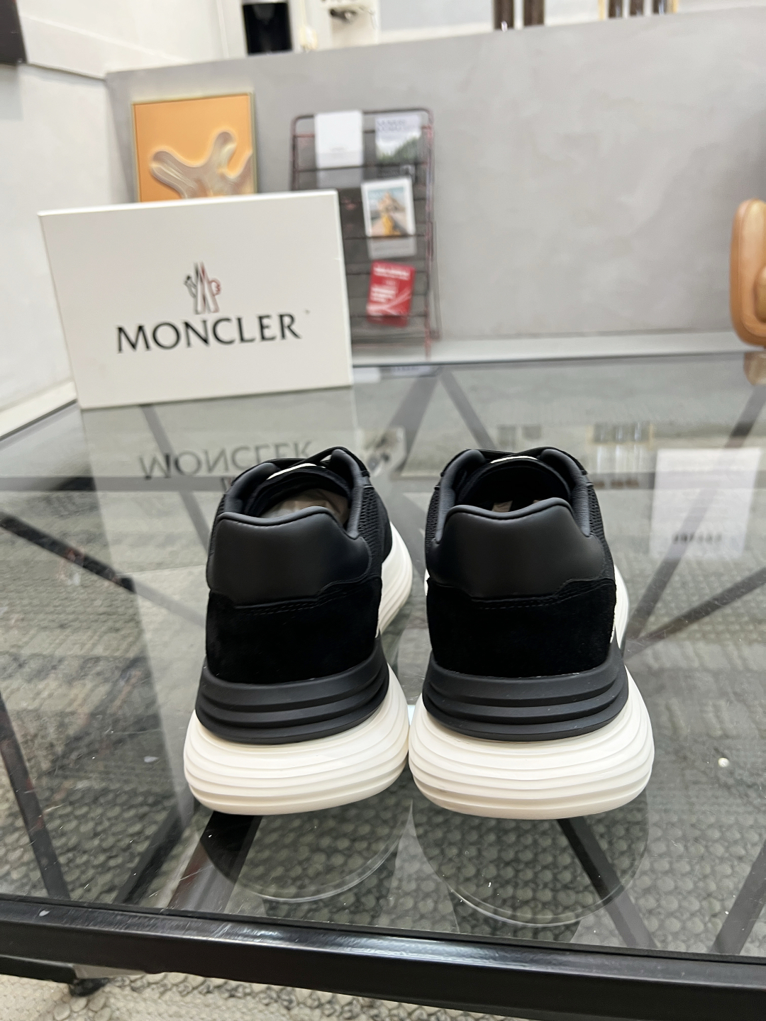  M 🔍顶级代购🇮🇹 蒙 炸街男神爆款超人气休闲运动鞋，新品专柜同步，鞋面意大利原版进口牛皮搭配飞织面料