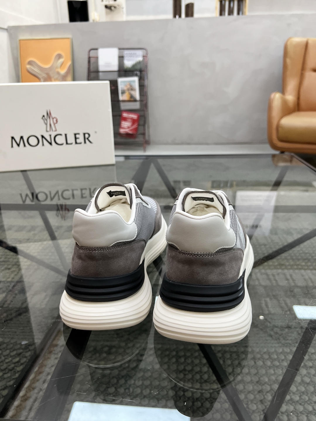  M 🔍顶级代购🇮🇹 蒙 炸街男神爆款超人气休闲运动鞋，新品专柜同步，鞋面意大利原版进口牛皮搭配飞织面料