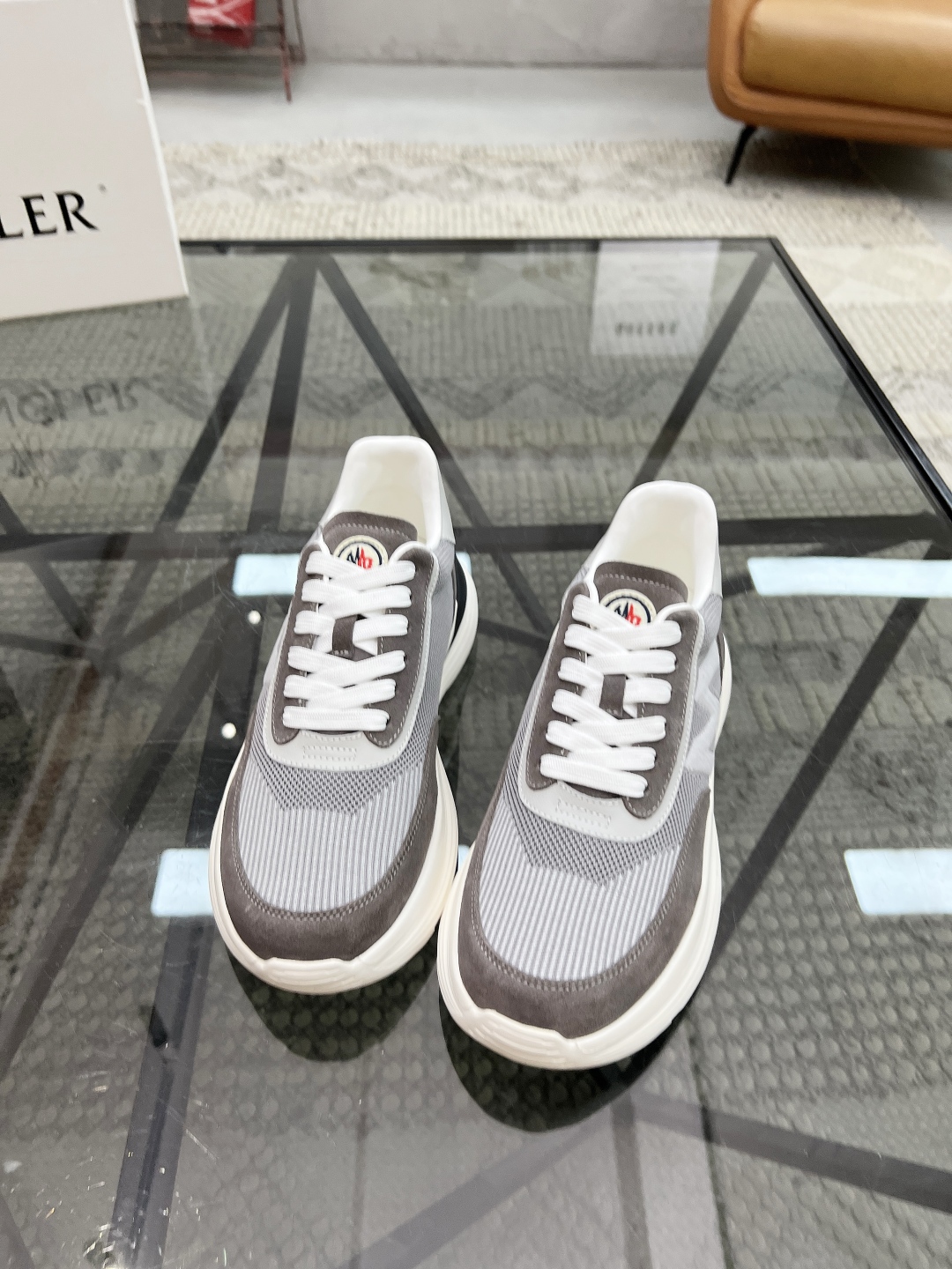  M 🔍顶级代购🇮🇹 蒙 炸街男神爆款超人气休闲运动鞋，新品专柜同步，鞋面意大利原版进口牛皮搭配飞织面料