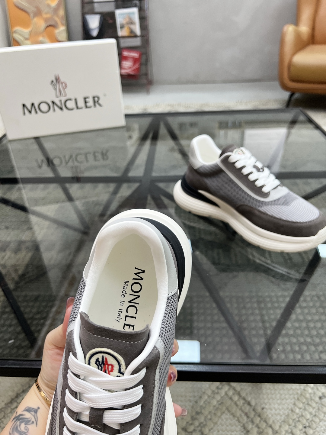  M 🔍顶级代购🇮🇹 蒙 炸街男神爆款超人气休闲运动鞋，新品专柜同步，鞋面意大利原版进口牛皮搭配飞织面料