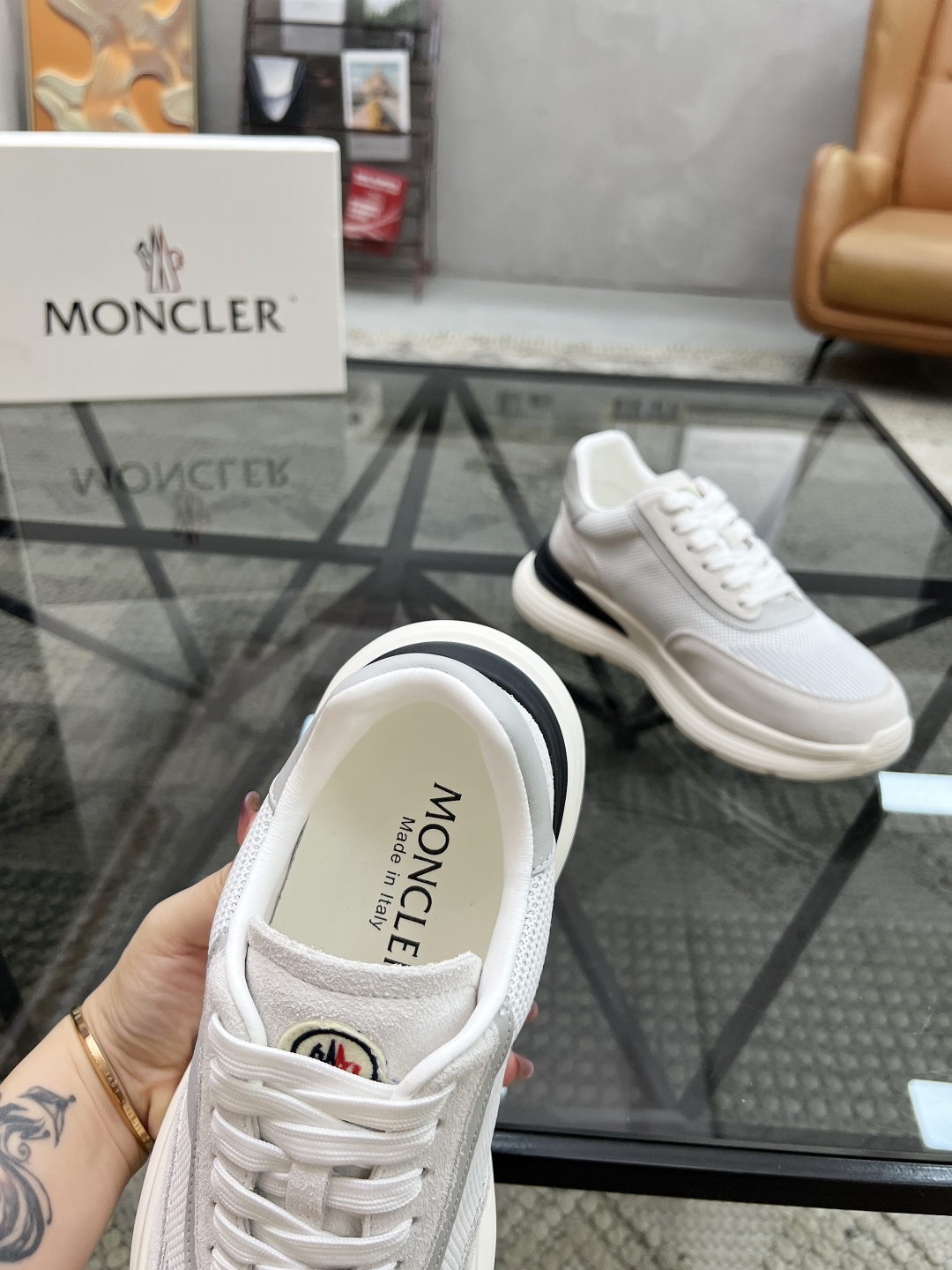  M 🔍顶级代购🇮🇹 蒙 炸街男神爆款超人气休闲运动鞋，新品专柜同步，鞋面意大利原版进口牛皮搭配飞织面料