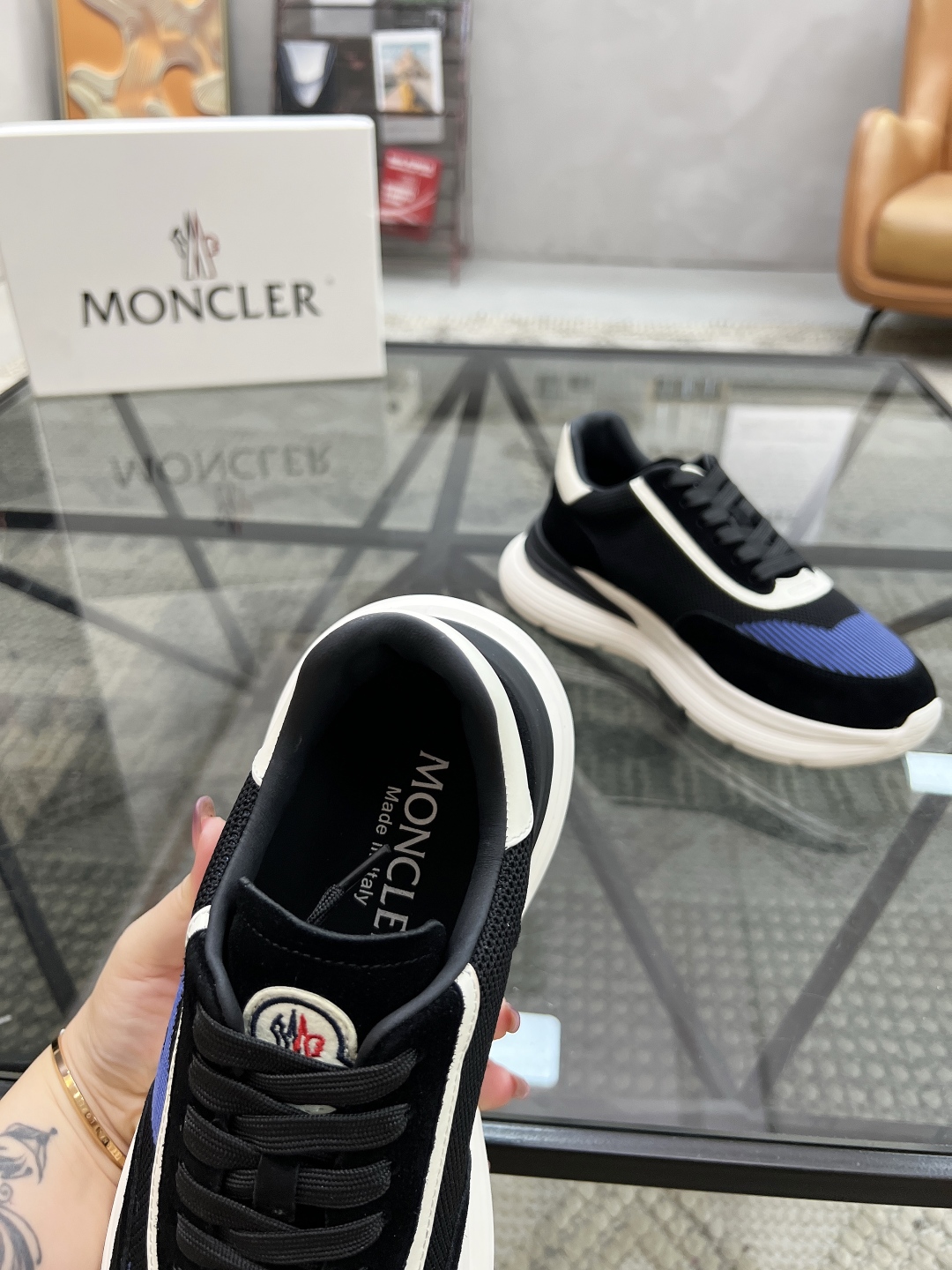  M 🔍顶级代购🇮🇹 蒙 炸街男神爆款超人气休闲运动鞋，新品专柜同步，鞋面意大利原版进口牛皮搭配飞织面料