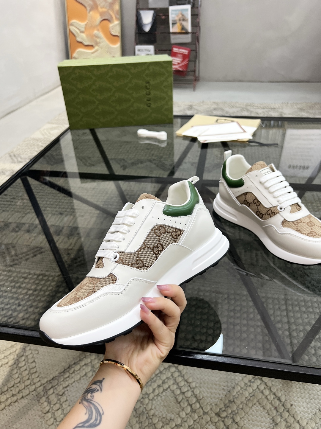  G 🔍顶级代购🇮🇹 古 炸街男神爆款超级完美官网新品，专柜同步发售原厂配置，意大利进口牛皮搭配G布面料