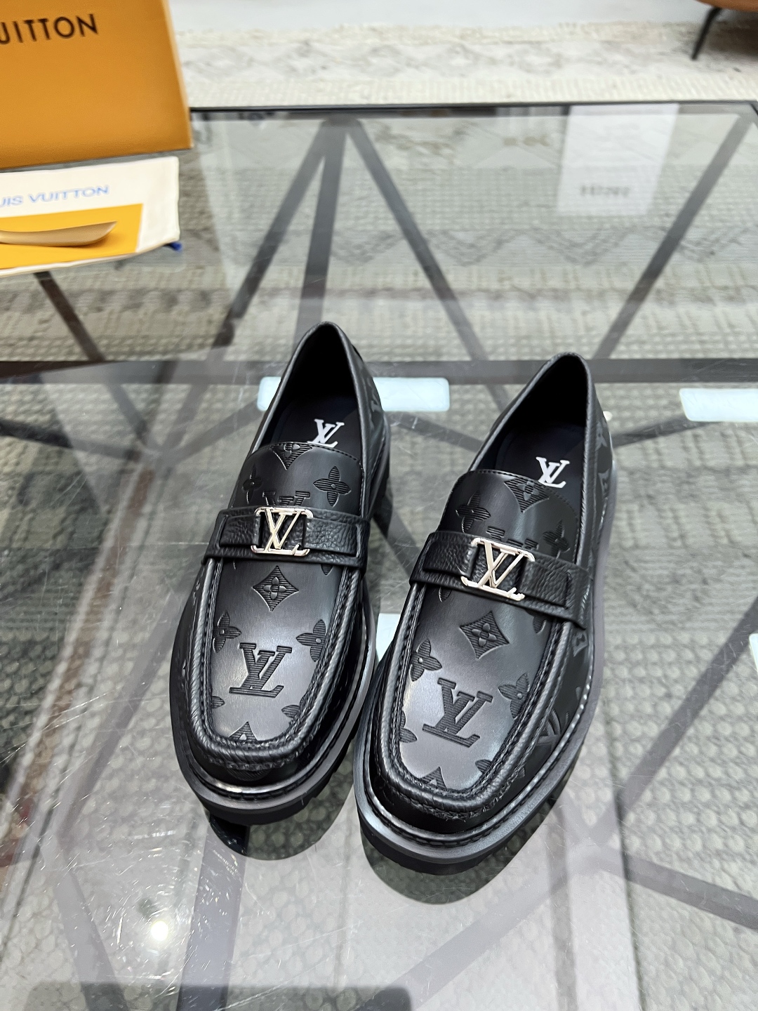  L 🔍顶级代购🇮🇹 路 炸街男神增高套脚皮鞋新品来袭专柜同步发售原厂配置，意大利进口牛皮面料，高端大气