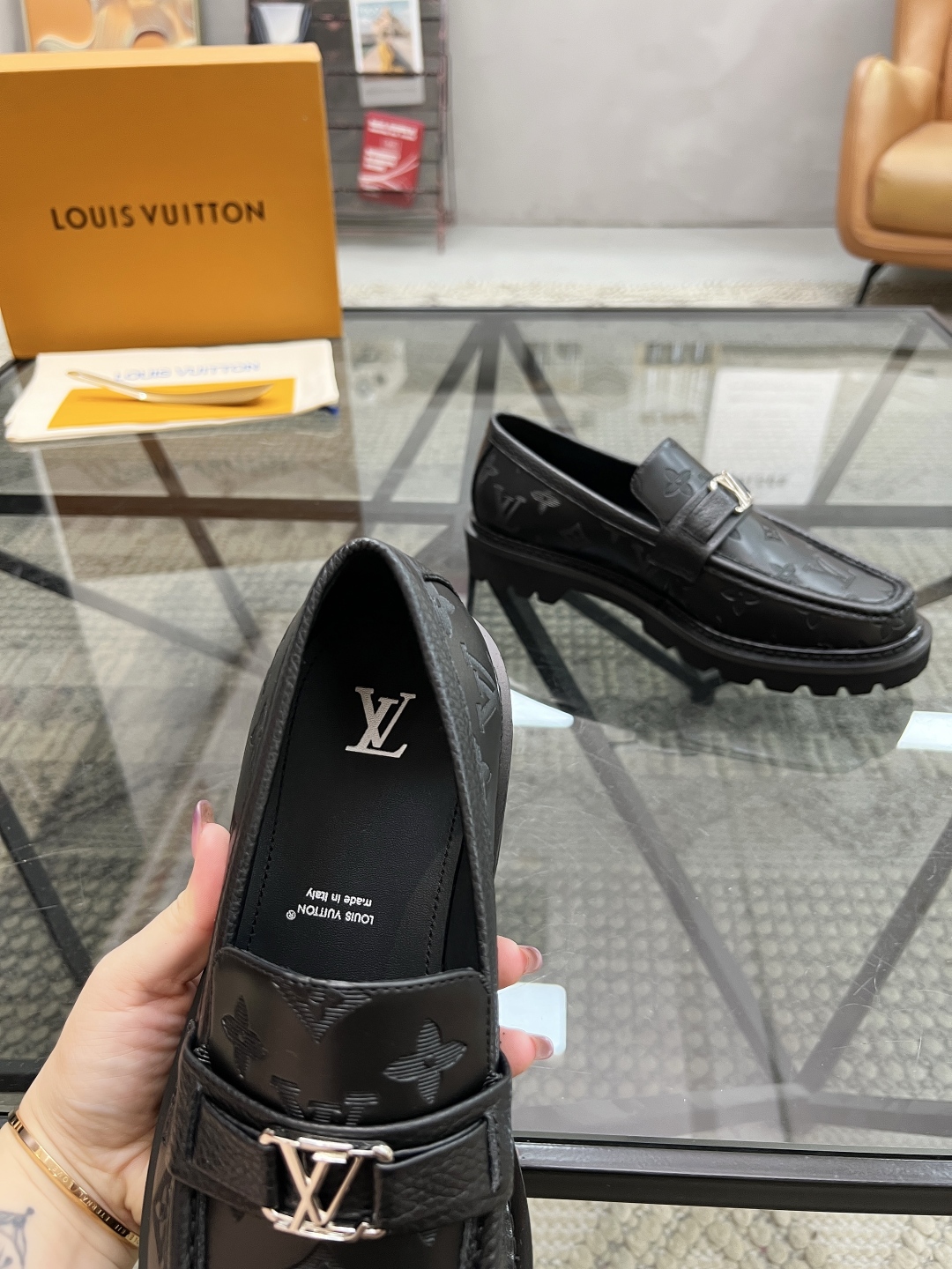  L 🔍顶级代购🇮🇹 路 炸街男神增高套脚皮鞋新品来袭专柜同步发售原厂配置，意大利进口牛皮面料，高端大气