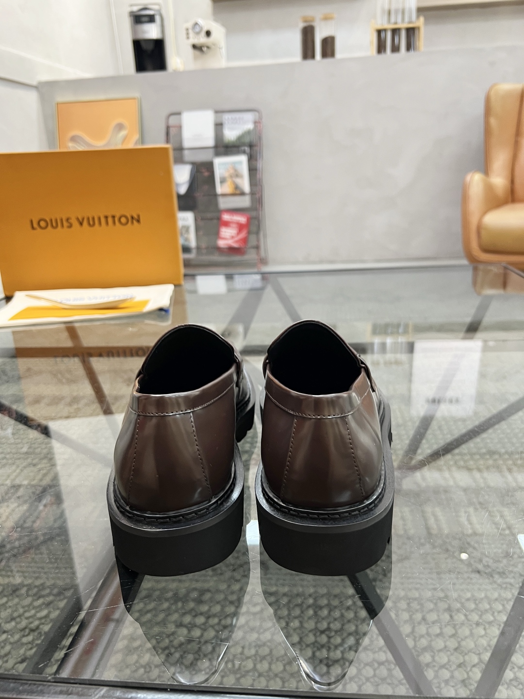  L 🔍顶级代购🇮🇹 路 炸街男神增高套脚皮鞋新品来袭专柜同步发售原厂配置，意大利进口牛皮面料，高端大气