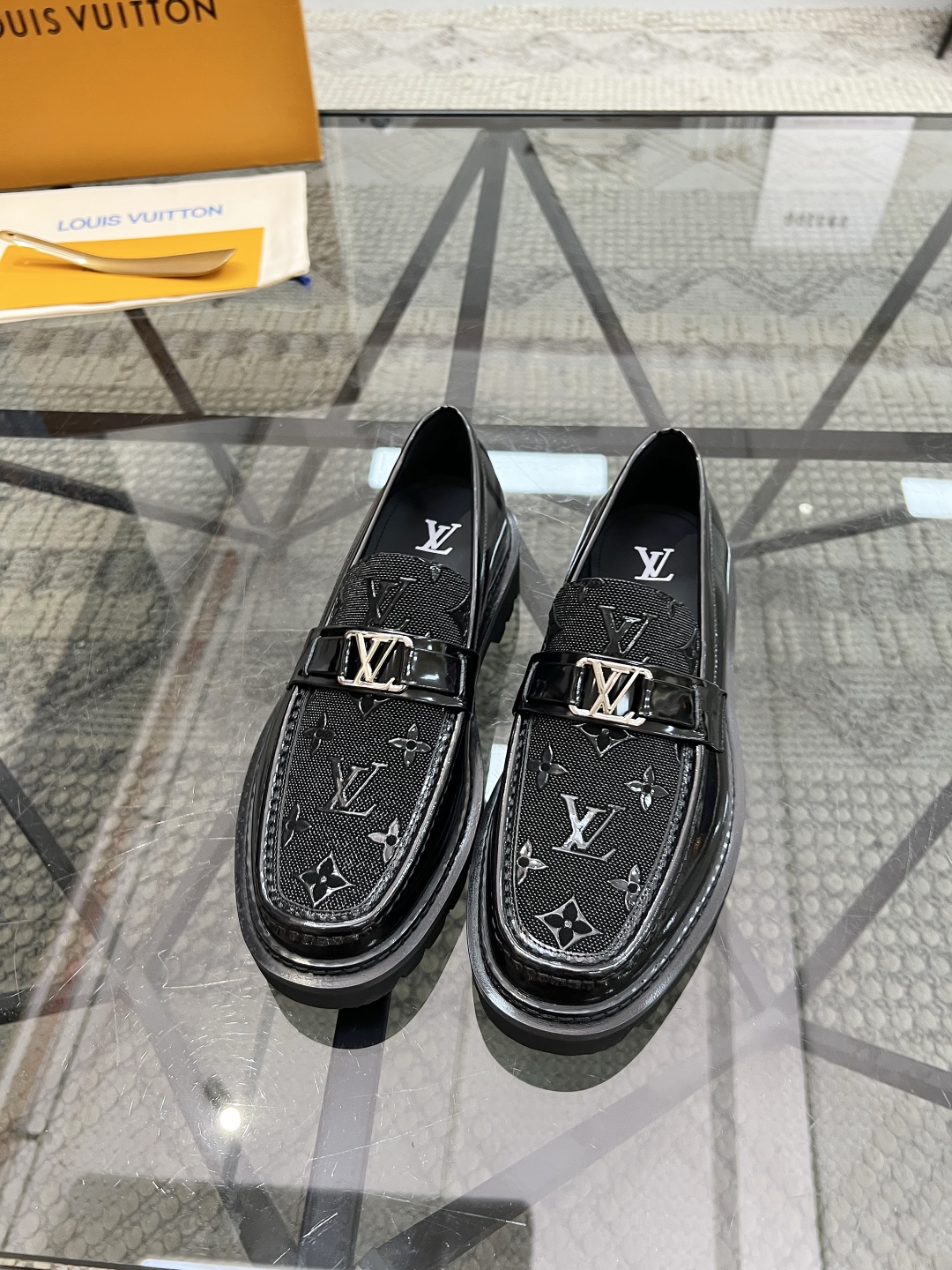  L 🔍顶级代购🇮🇹 路 炸街男神增高套脚皮鞋新品来袭专柜同步发售原厂配置，意大利进口牛皮面料，高端大气