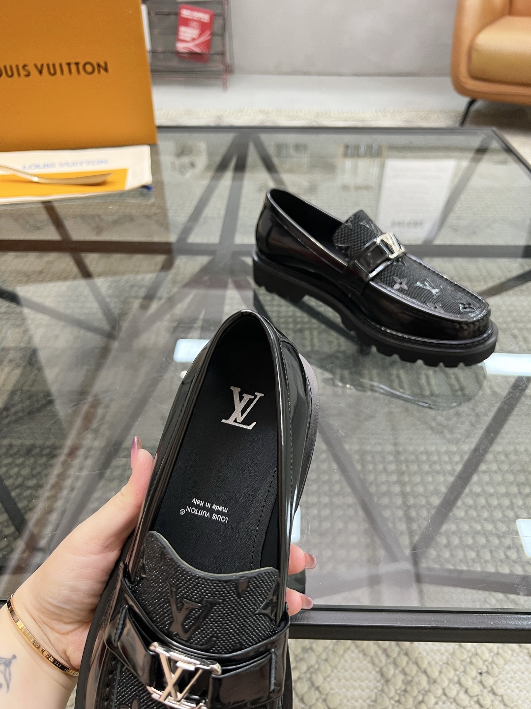  L 🔍顶级代购🇮🇹 路 炸街男神增高套脚皮鞋新品来袭专柜同步发售原厂配置，意大利进口牛皮面料，高端大气
