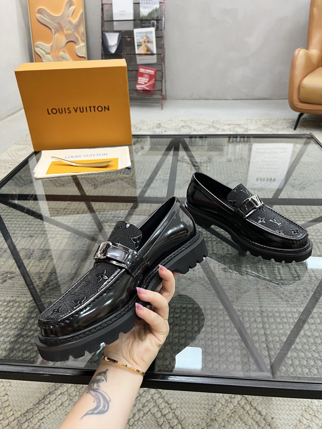  L 🔍顶级代购🇮🇹 路 炸街男神增高套脚皮鞋新品来袭专柜同步发售原厂配置，意大利进口牛皮面料，高端大气