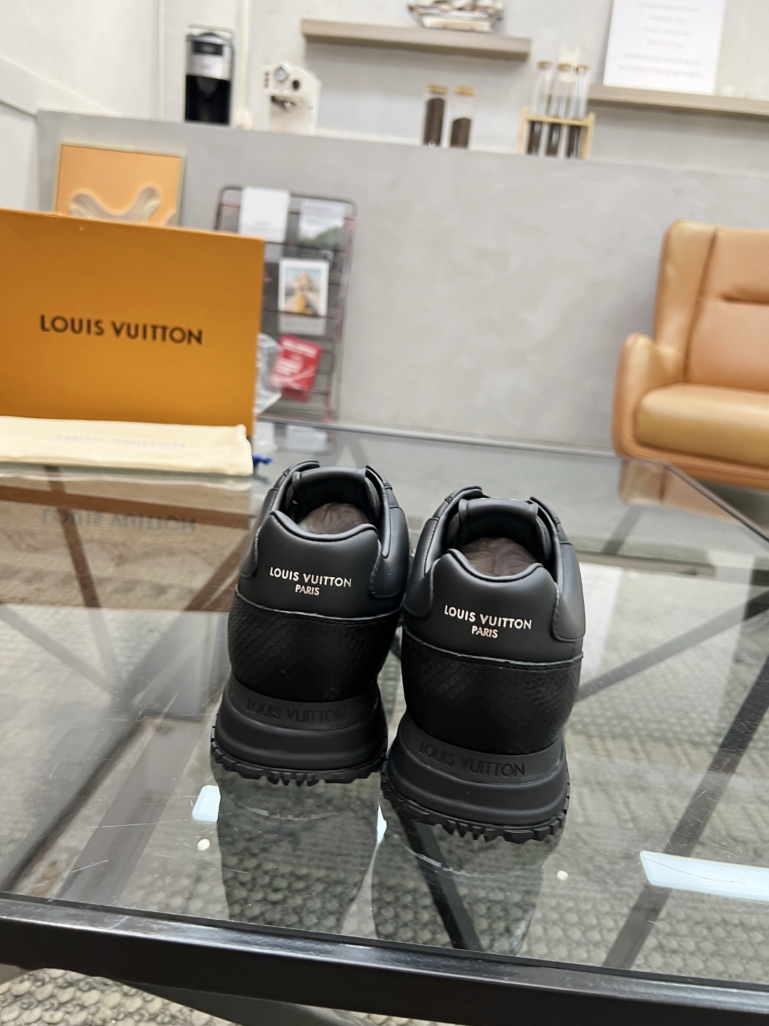  L 🔍顶级代购🇮🇹 路 炸街男神爆款运动板鞋专柜同步，鞋面意大利进口蛇纹牛皮面料，高品质拼接复杂工艺，