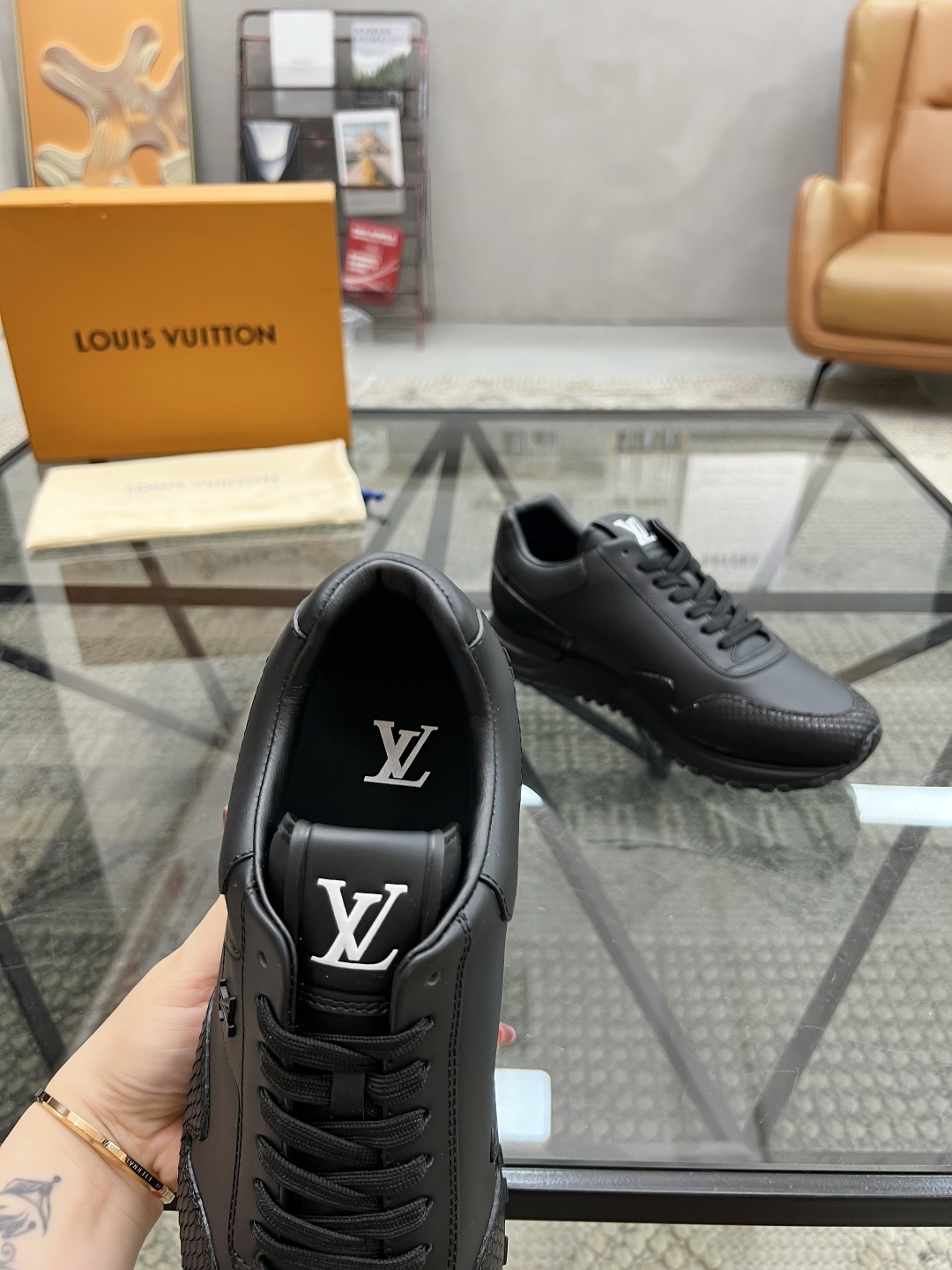  L 🔍顶级代购🇮🇹 路 炸街男神爆款运动板鞋专柜同步，鞋面意大利进口蛇纹牛皮面料，高品质拼接复杂工艺，