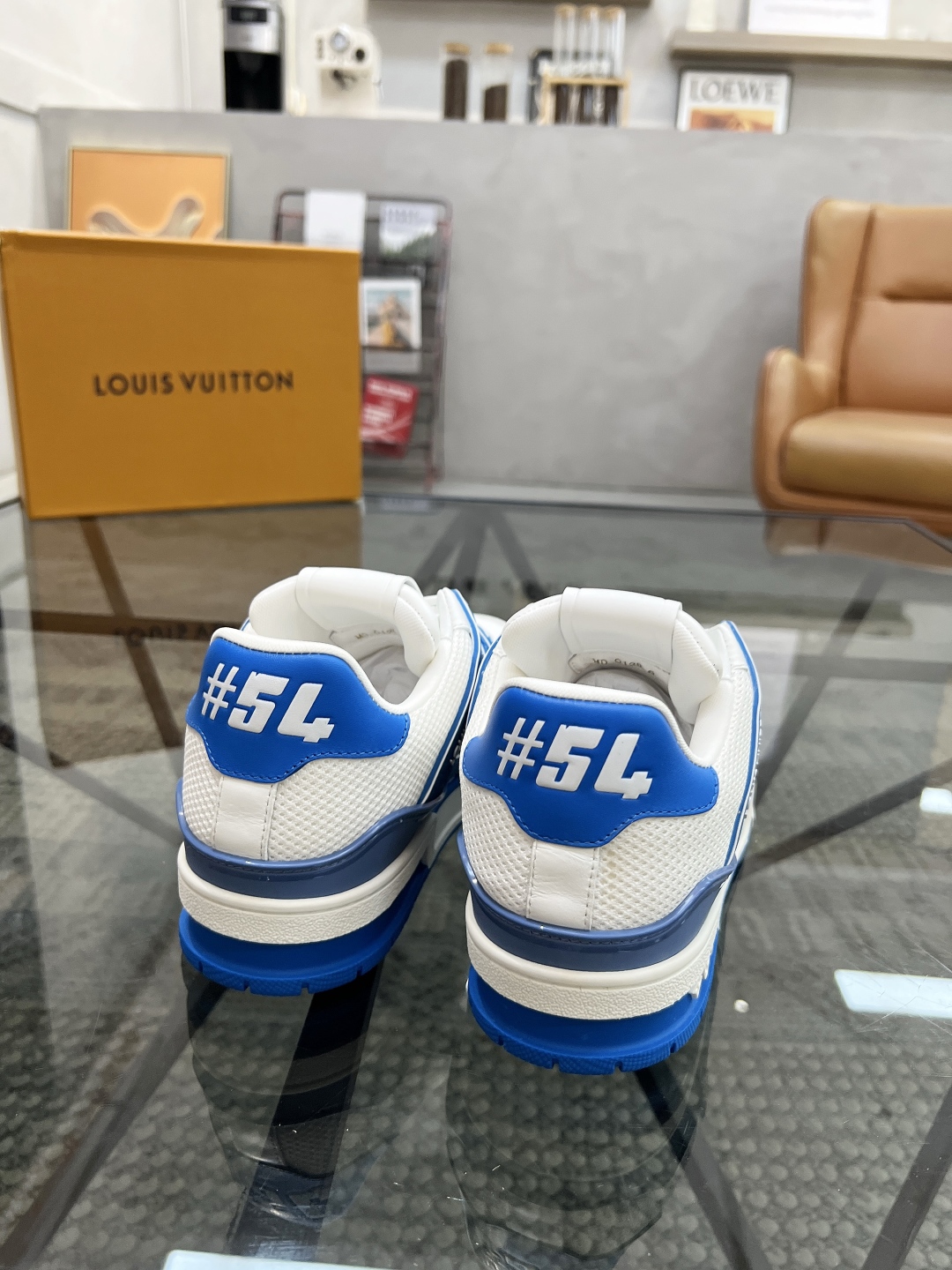  L 🔍顶级代购🇮🇹 路 炸街男神爆款运动板鞋专柜同步，鞋面意大利进口牛皮搭配网布面料，高品质拼接缤纷色