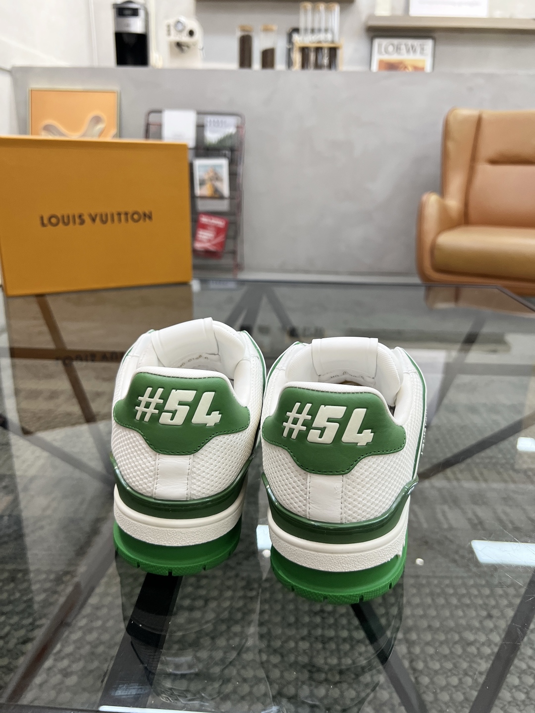  L 🔍顶级代购🇮🇹 路 炸街男神爆款运动板鞋专柜同步，鞋面意大利进口牛皮搭配网布面料，高品质拼接缤纷色