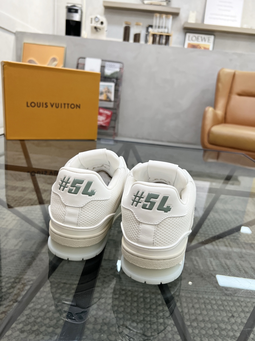  L 🔍顶级代购🇮🇹 路 炸街男神爆款运动板鞋专柜同步，鞋面意大利进口牛皮搭配网布面料，高品质拼接缤纷色