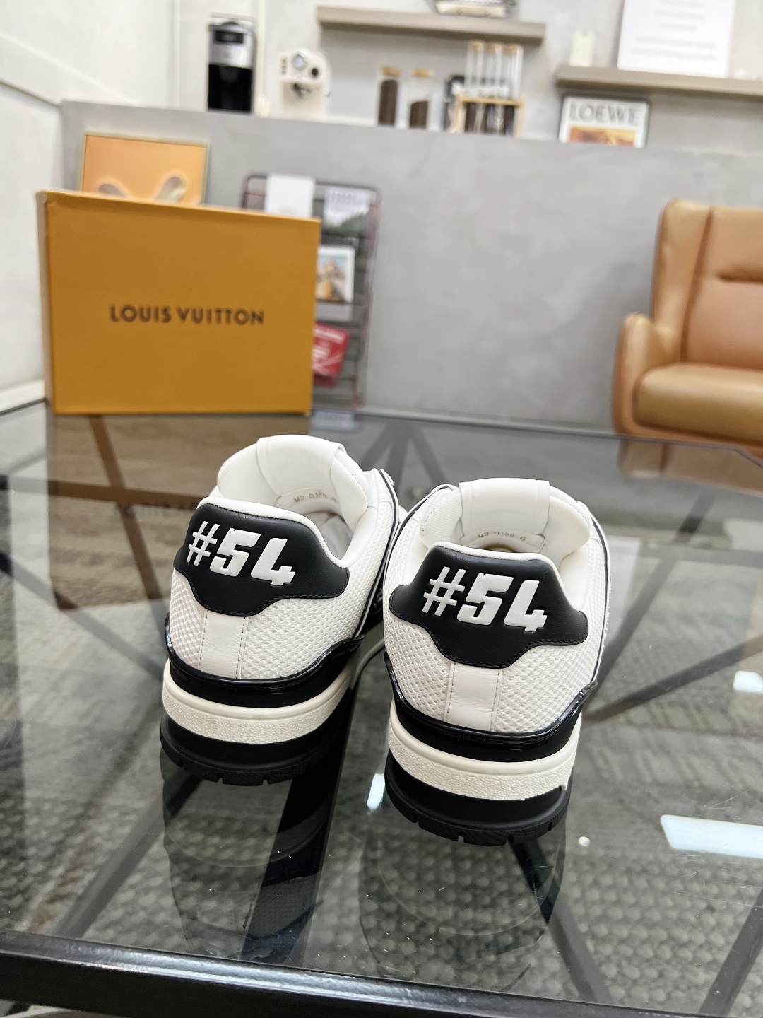  L 🔍顶级代购🇮🇹 路 炸街男神爆款运动板鞋专柜同步，鞋面意大利进口牛皮搭配网布面料，高品质拼接缤纷色