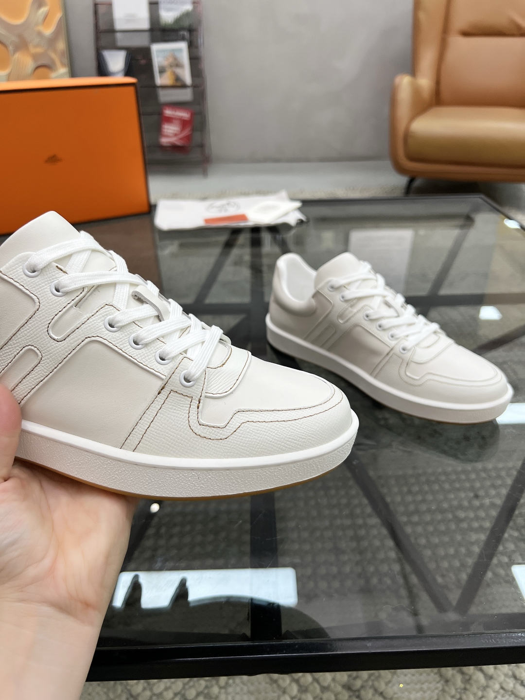  H 🔍顶级代购🇮🇹 爱 超人气男神运动鞋新品来袭专柜同步发售原厂配置，意大利进口原版牛皮面料，透气舒适