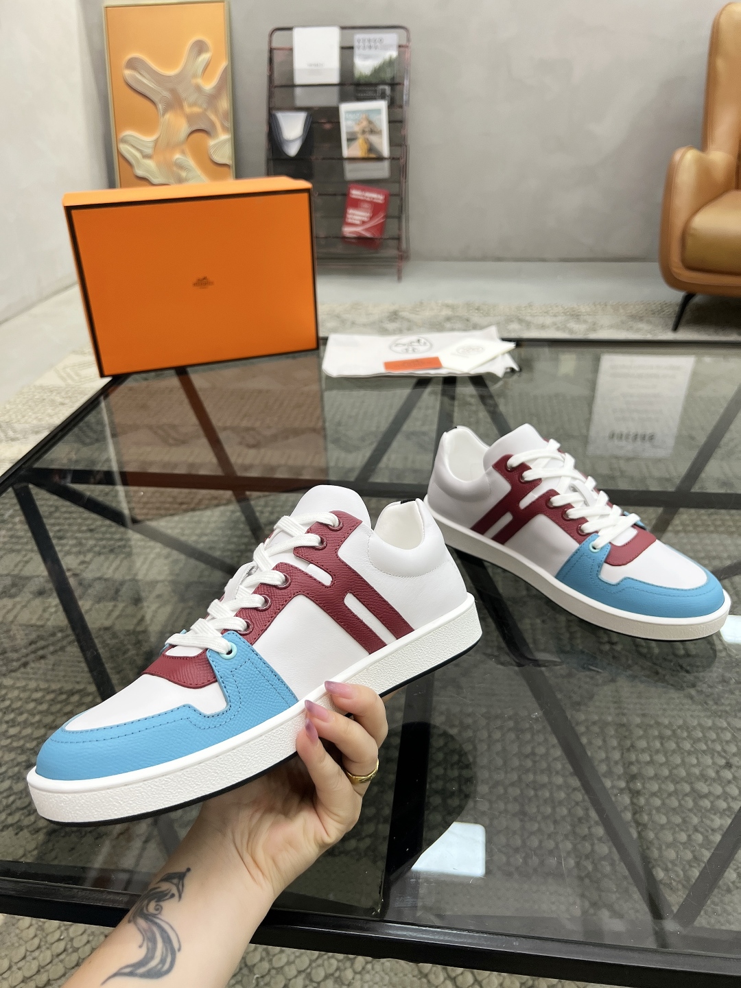  H 🔍顶级代购🇮🇹 爱 超人气男神运动鞋新品来袭专柜同步发售原厂配置，意大利进口原版牛皮面料，透气舒适