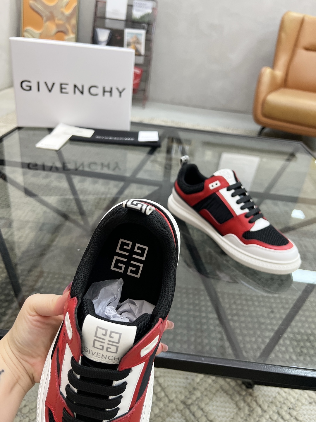  J 🔍顶级代购🇮🇹 纪 炸街男神新品专柜同步原厂配置，意大利进口牛皮搭配网布面料，全鞋配件私模打造，潮