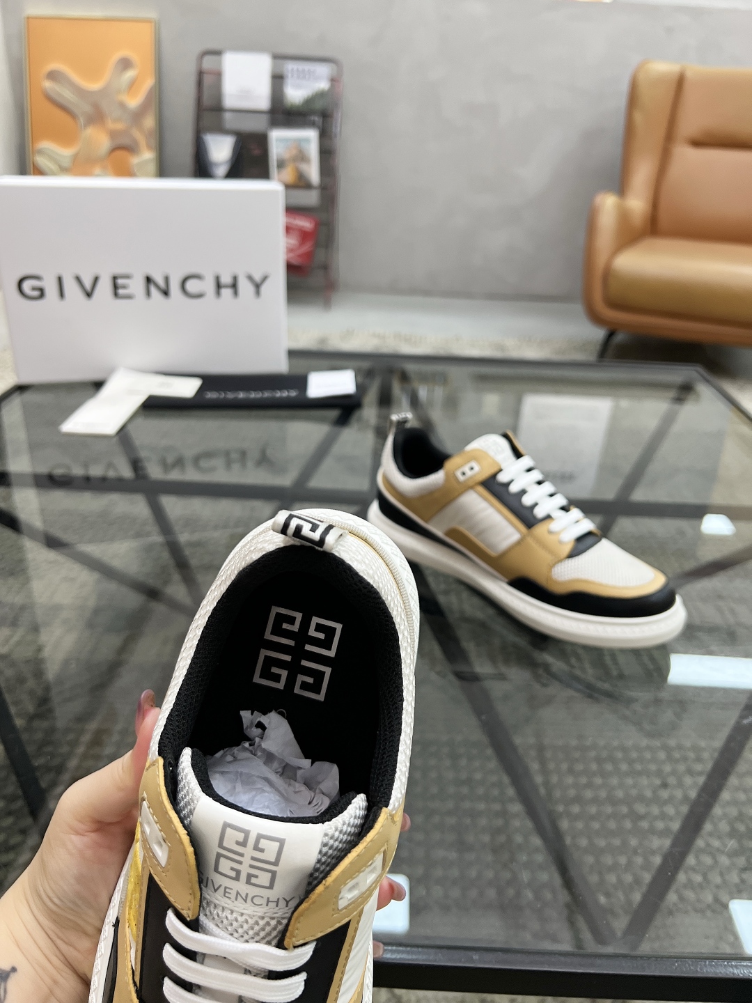  J 🔍顶级代购🇮🇹 纪 炸街男神新品专柜同步原厂配置，意大利进口牛皮搭配网布面料，全鞋配件私模打造，潮