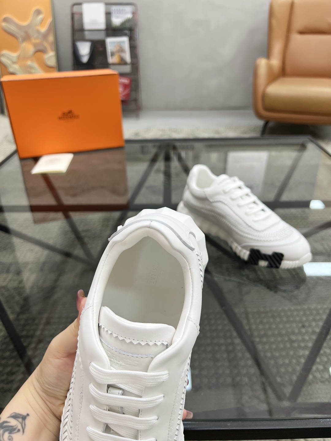 H 🔍顶级代购🇮🇹 爱 超人气男神运动鞋新品来袭专柜同步发售原厂配置，意大利进口原版牛皮面料，编织拼接