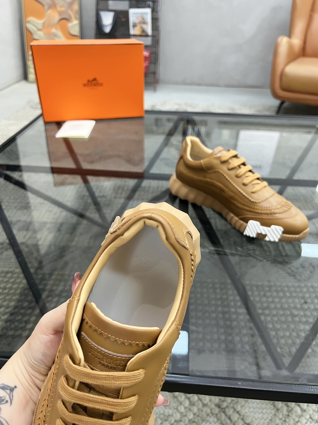  H 🔍顶级代购🇮🇹 爱 超人气男神运动鞋新品来袭专柜同步发售原厂配置，意大利进口原版牛皮面料，编织拼接