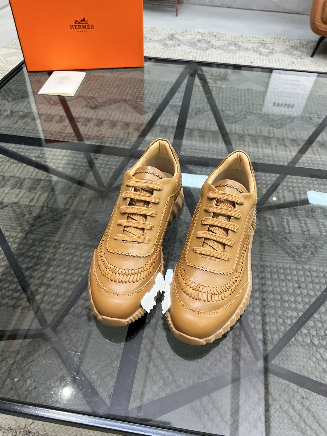  H 🔍顶级代购🇮🇹 爱 超人气男神运动鞋新品来袭专柜同步发售原厂配置，意大利进口原版牛皮面料，编织拼接