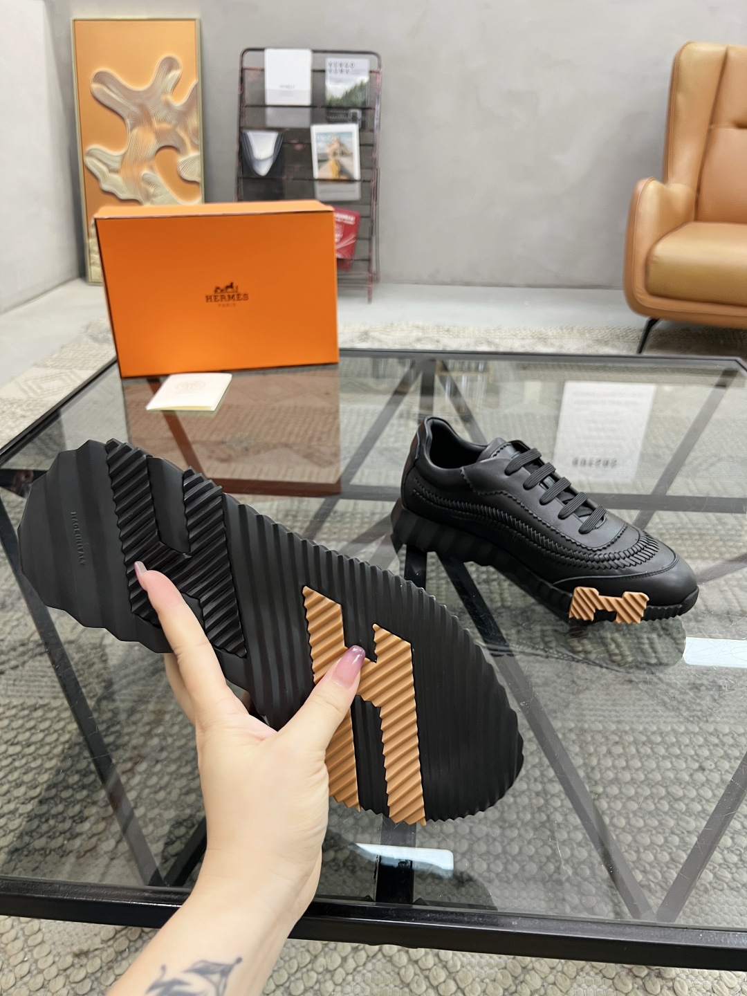  H 🔍顶级代购🇮🇹 爱 超人气男神运动鞋新品来袭专柜同步发售原厂配置，意大利进口原版牛皮面料，编织拼接