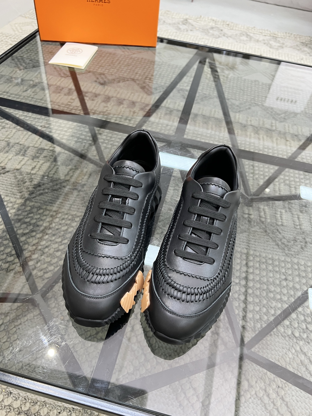  H 🔍顶级代购🇮🇹 爱 超人气男神运动鞋新品来袭专柜同步发售原厂配置，意大利进口原版牛皮面料，编织拼接