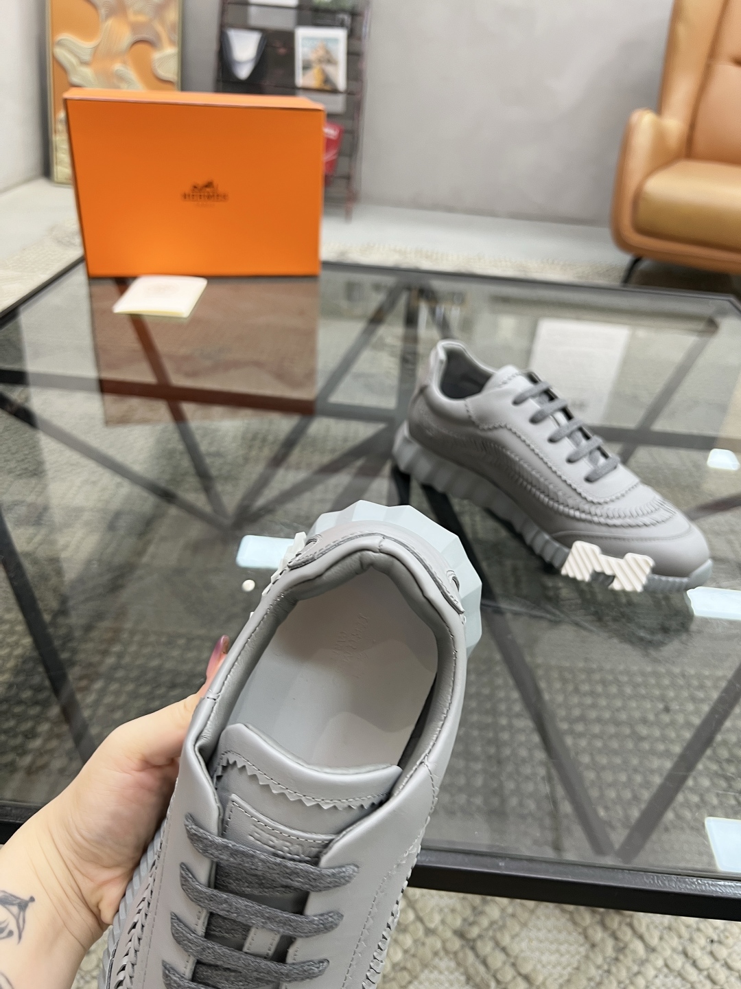  H 🔍顶级代购🇮🇹 爱 超人气男神运动鞋新品来袭专柜同步发售原厂配置，意大利进口原版牛皮面料，编织拼接