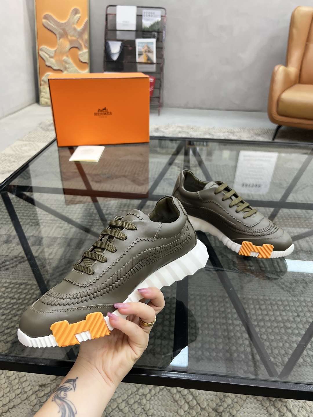  H 🔍顶级代购🇮🇹 爱 超人气男神运动鞋新品来袭专柜同步发售原厂配置，意大利进口原版牛皮面料，编织拼接