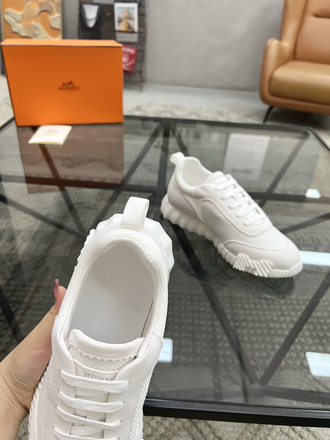  H 🔍顶级代购🇮🇹 爱 超人气男神运动鞋新品来袭专柜同步发售原厂配置，意大利进口原版牛皮搭配网布面料，