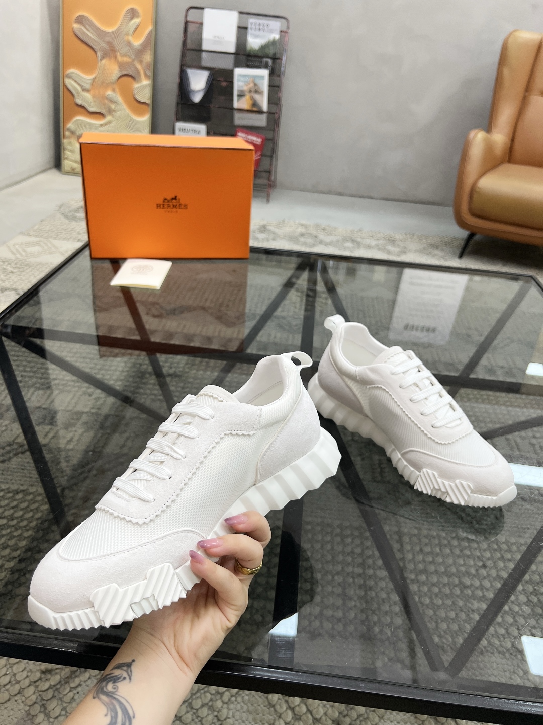  H 🔍顶级代购🇮🇹 爱 超人气男神运动鞋新品来袭专柜同步发售原厂配置，意大利进口原版牛皮搭配网布面料，