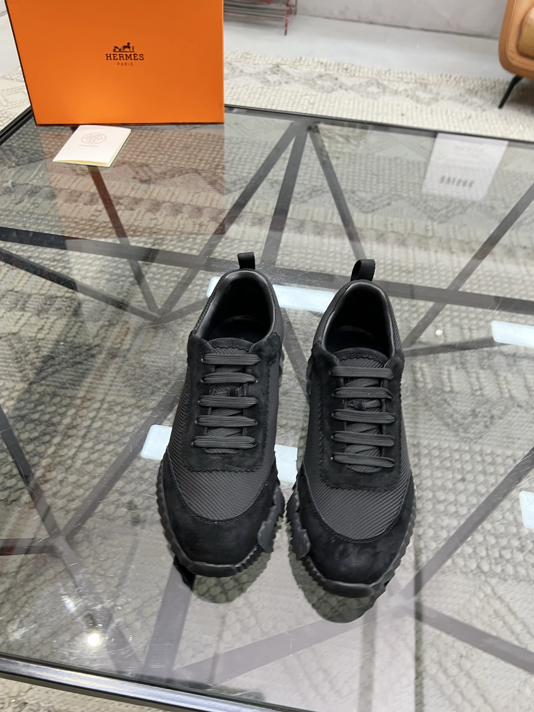 H 🔍顶级代购🇮🇹 爱 超人气男神运动鞋新品来袭专柜同步发售原厂配置，意大利进口原版牛皮搭配网布面料，