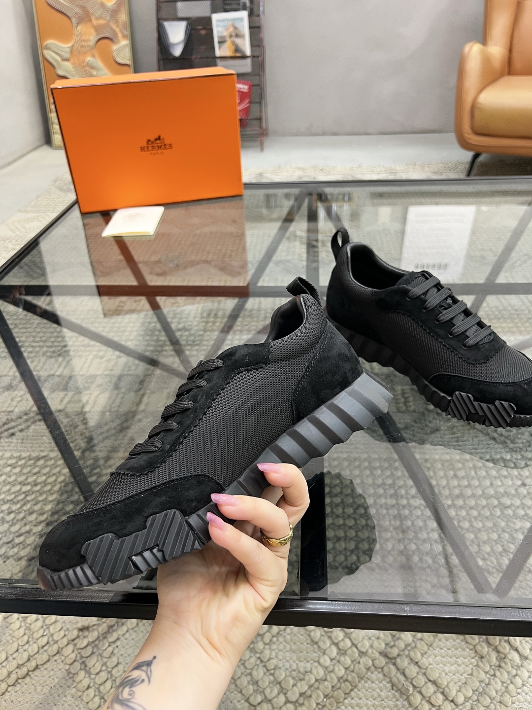  H 🔍顶级代购🇮🇹 爱 超人气男神运动鞋新品来袭专柜同步发售原厂配置，意大利进口原版牛皮搭配网布面料，