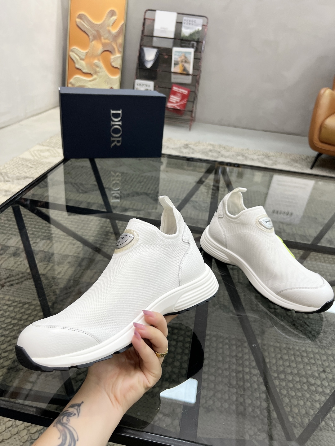  D 🔍顶级代购🇮🇹 迪 炸街男神套脚新品休闲鞋，意大利进口原版飞织面料，透气舒适。鞋底：原厂特供原版底