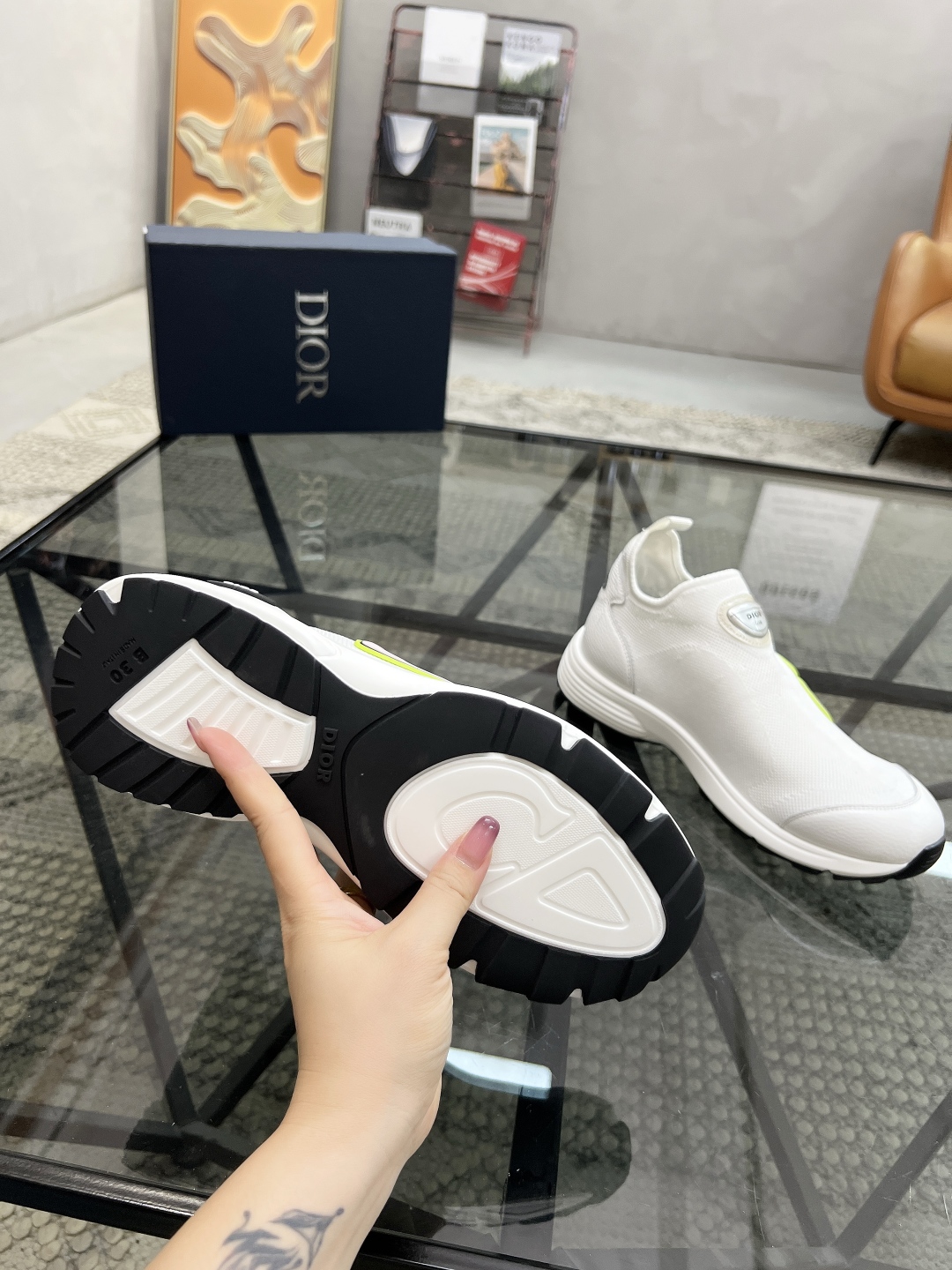  D 🔍顶级代购🇮🇹 迪 炸街男神套脚新品休闲鞋，意大利进口原版飞织面料，透气舒适。鞋底：原厂特供原版底
