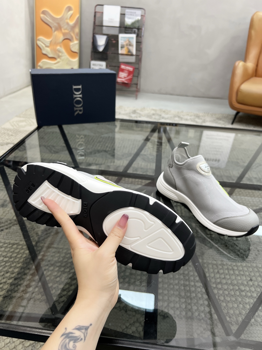  D 🔍顶级代购🇮🇹 迪 炸街男神套脚新品休闲鞋，意大利进口原版飞织面料，透气舒适。鞋底：原厂特供原版底